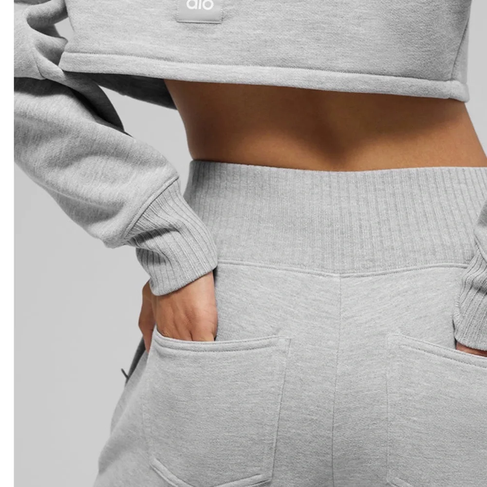 Alo Serenity Wide Leg Sweatpants - Light Gray NWT Size Small - Picture 4 of 5